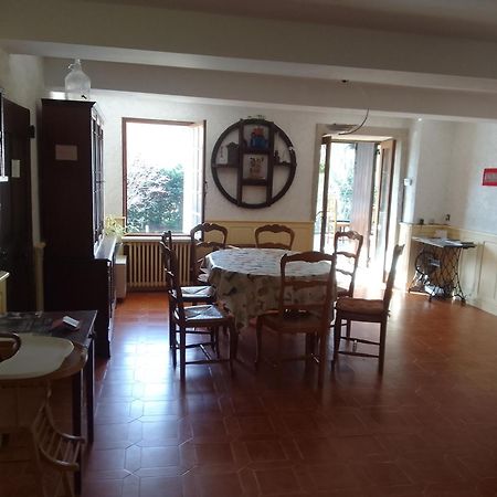 Les Favouilles - Gite & Chambres D Hotes Dauphin エクステリア 写真