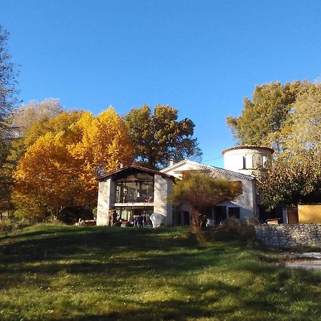 Les Favouilles - Gite & Chambres D Hotes Dauphin エクステリア 写真