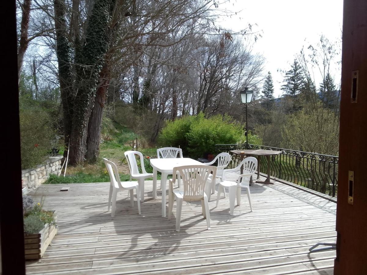 Les Favouilles - Gite & Chambres D Hotes Dauphin エクステリア 写真